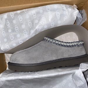 Ugg slippers size 8 brand new !